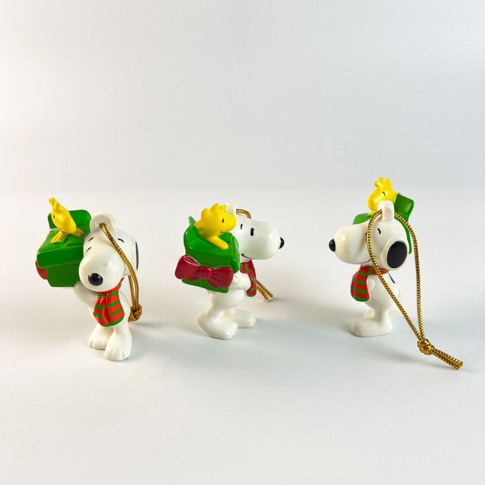 Vintage Peanuts Snoopy Woodstock Gift Box Christmas Ornaments